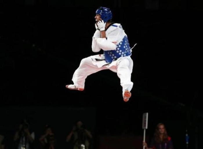 Rohullah Nikpah (Afghanistan) nhảy lên ăn mừng sau khi đoạt huy chương Đồng ở môn taekwondo hạng cân 68kg.