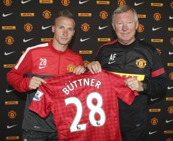 Cũng trong cuộc họp báo, Ferguson đã công bố hậu vệ trái Alexander Buttner sẽ mặc áo số 28 trong mùa giải 2012/13 này.