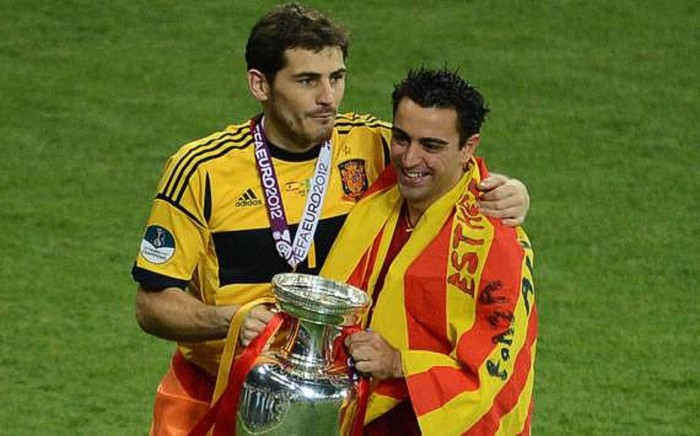"Xavi và Casillas đại diện cho sự thống nhất của đất nước Tây Ban Nha và vượt lên trên những sự khác biệt giữa Real Madrid và Barcelona. Họ là bạn trước nhất, trên sân mới là đối thủ, và cả hai đều luôn đặt tình bạn lên trên sự đối đầu thể thao. Đó là một điều hiếm thấy trong bóng đá, và với tư cách là một chủ tịch của FIFA, tôi rất tự hào vì hai anh. Đó là lý do vì sao tôi lựa chọn Casillas và Xavi để đề cử cho giải thưởng này".