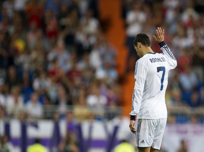 Theo báo chí Tây Ban Nha, Cristiano Ronaldo và Real Madrid đã bước vào một cuộc đàm phán mà vấn đề chính của nó là chuyện chia tiền giữa hai bên. Đó là vấn đề bản quyền hình ảnh của siêu sao người Bồ Đào Nha, một vấn đề cũng thuộc dạng nhức nhối ở các CLB Premier League.