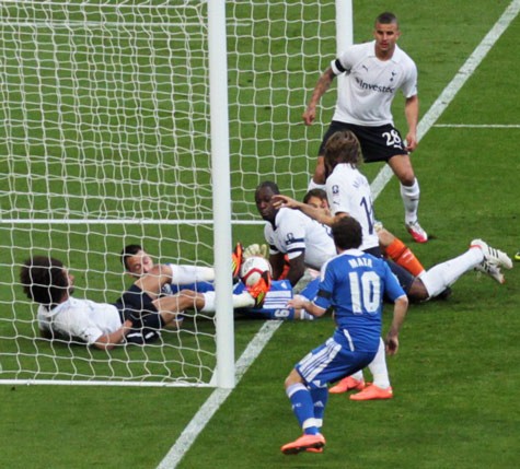 Lần gần nhất 2 đội gặp nhau là màn hủy diệt 5-1 của Chelsea ở bán kết FA Cup 2012, trong đó có bàn thắng "ma" của Juan Mata