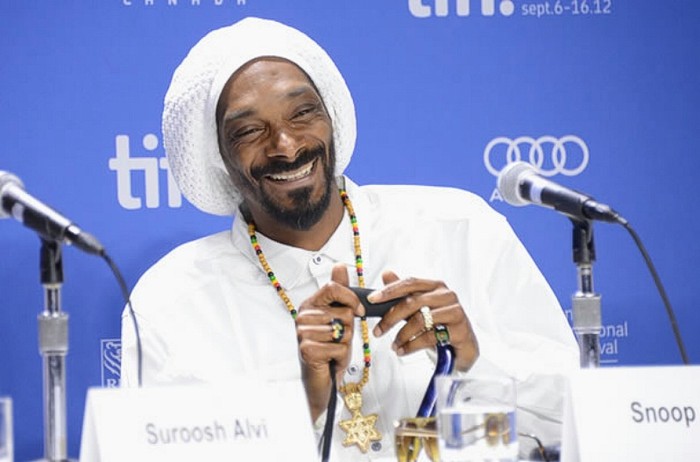 Tờ Scottish Daily Record đưa tin Snoop Dogg, một danh ca của thể loại gangsta rap và là một ngôi sao cỡ bự trong làng giải trí Hollywood, muốn được sở hữu cổ phần của CLB Celtic. Nguyên nhân được giải thích là bởi Snoop Dogg rất ấn tượng với Celtic sau chiến thắng của họ trước Barcelona tại Champions League.