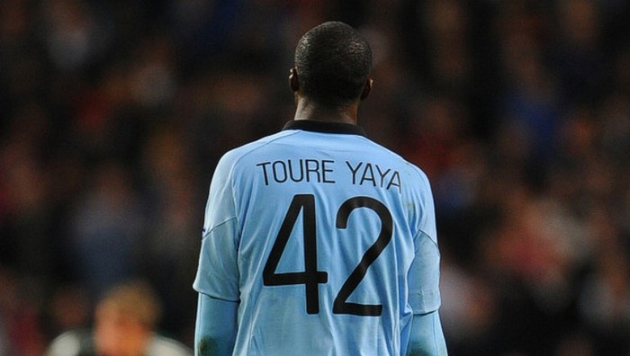 4. Yaya Toure cần nghỉ ngơi: Không tính Joe Hart, Yaya Toure là người chơi nhiều phút nhất của Man City kể từ đầu mùa giải tới 1.170 phút, tức toàn bộ 13 trận. Chưa kể anh cũng đá trọn 450 phút ở Champions League (5 trận). Điều này khiến phong độ của Yaya Toure mùa này có phần chập chờn, và ở trận này tuy anh đóng góp cả về tấn công (sút 1, tạo 1 cơ hội) lẫn phòng ngự (5 lần cướp bóng), Toure bị cướp bóng tới 3 lần (chỉ Aguero là nhiều hơn với 5 lần).