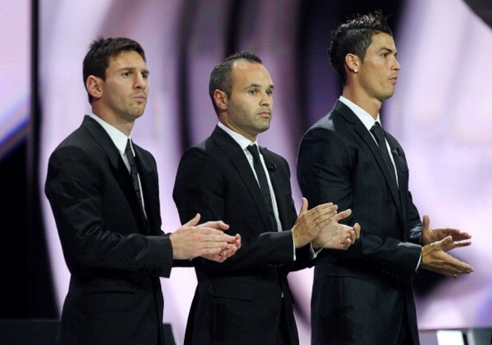 Tạp chí France Football và FIFA đã công bố tên 3 ứng cử viên cuối cùng cho danh hiệu Quả bóng Vàng 2012, và đó là 3 cái tên cùng đến từ La Liga: Lionel Messi, Cristiano Ronaldo và Andres Iniesta.