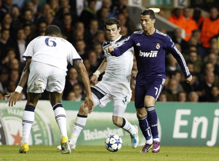 Đó cũng là trận thứ 99 của Gareth Bale tại Premier League cho Tottenham. Khi so sánh con số lẫn phong cách, Bale và Ronaldo giờ lại trở nên khá tương đồng trong phong cách chơi bóng. Họ cùng sở hữu tốc độ vượt trội, cùng đá biên, cùng có xu hướng xâm nhập vòng cấm để ghi bàn và tạo cơ hội. Cộng thêm cả thói quen “lặn” nữa là Bale đã trở nên khá giống một Ronaldo của nước Anh.