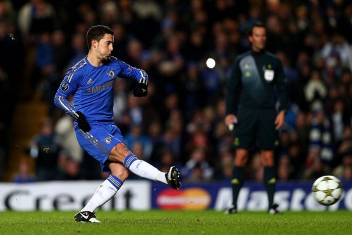 40. Eden Hazard: Người đang dẫn đầu danh sách kiến tạo của Premier League 2012/13 cùng với Carlos Tevez. Hazard lọt vào top 50 đơn giản là bởi nửa sau của năm 2012, khi anh tới Chelsea và trở thành một cầu thủ quan trọng.