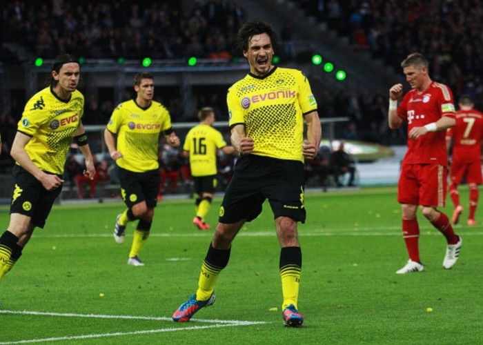 13. Mats Hummels: Trung vệ thép của Borussia Dortmund là nhân vật cực kỳ quan trọng trong 2 chức vô địch Bundesliga liên tiếp, và nhờ vậy anh được chọn đá chính cho ĐT Đức tại EURO 2012 và đã chơi thành công khi đưa Mannschaft tới bán kết.