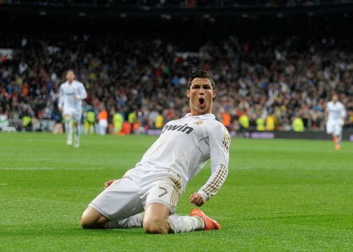 3. Cristiano Ronaldo: Vâng, Ronaldo cho vị trí thứ 3. Ronaldo đạt cột mốc bàn thắng mới trong sự nghiệp với 46 bàn ở La Liga và đưa Real Madrid tới chức vô địch quốc nội. CR7 đeo băng đội trưởng ĐT Bồ Đào Nha và đưa đội tới bán kết EURO 2012 trước khi thua trên chấm luân lưu một cách khá tức tưởi.