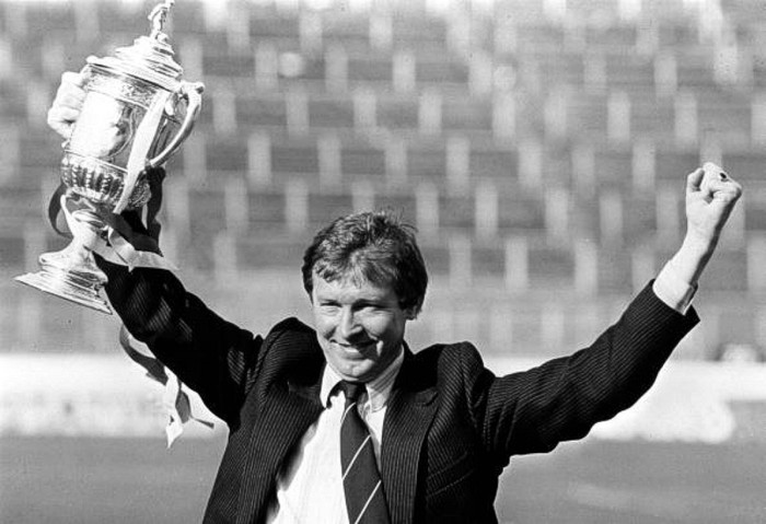 Alex Ferguson giương cao chức vô địch Cúp QG Scotland ngày 22/5/1982, sau khi Aberdeen đánh bại Glasgow Rangers 4-1. Chức vô địch này vô cùng quan trọng với sự nghiệp của ông, bởi những sự kiện diễn ra một năm sau.