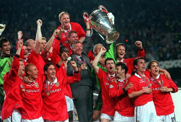 26/5/1999. Manchester United lội ngược dòng 2-1 tại Nou Camp để đánh bại Bayern Munich và đoạt chức vô địch Champions League, hoàn tất cú ăn ba.