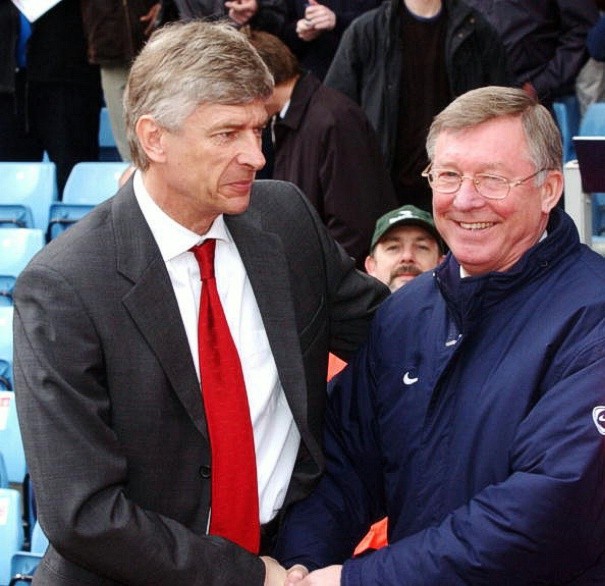 Arsene Wenger và Sir Alex Ferguson trong một trận đấu ở FA Cup giữa Manchester United và Arsenal, cuối năm 2004.