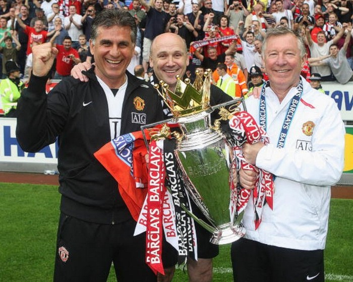 Sir Alex Ferguson cùng chiếc cúp vô địch Premier League 2008, ảnh chụp ngày 11/5/2008.