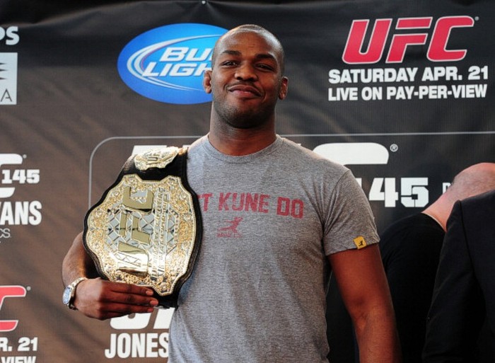 19. Jon Jones – MMA: Jones là võ sĩ xuất sắc nhất của UFC, bất kể anh đánh ở hạng cân nào. Jones đã bảo vệ thành công chức vô địch UFC hạng nhẹ trong suốt năm 2012.