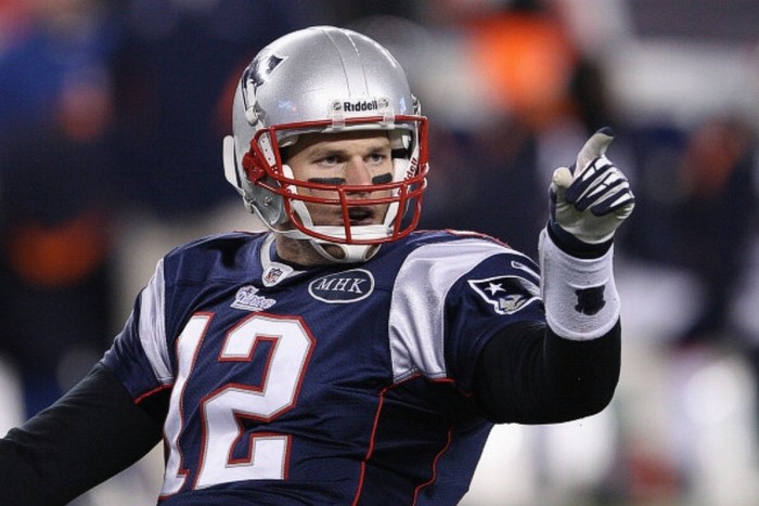 14. Tom Brady – Bóng bầu dục: Brady đã tạo ra một triều đại ở New England Patriots khi họ không năm nào không lọt vào Super Bowl, và năm 2012 Brady còn làm tốt hơn mọi năm khi ghi ít nhất 1 cú touchdown trong mỗi trận đấu ở loạt play-off và chỉ chịu thua trong trận Super Bowl.
