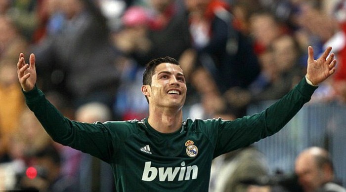 Mùa giải trước, Cristiano Ronaldo phá một số kỷ lục La Liga và xây chắc tư cách một trong những cầu thủ hàng đầu thế giới. Anh còn là một trong những ứng cử viên cho danh hiệu Quả bóng Vàng 2012 sẽ được công bố tại Zurich ngày 7/1/2013 tới.