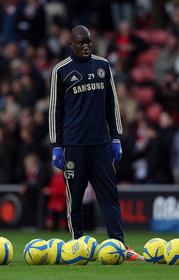 Demba Ba có trận đấu đầu tiên trong màu áo Chelsea sau khi chuyển tới từ Newcastle.