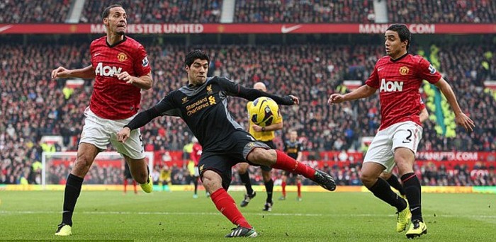 Suarez là người tung cú sút duy nhất của Liverpool trong hiệp 1.