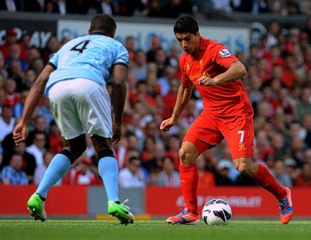 Luis Suarez liệu có thể chọc thủng hàng thủ số 1 Premier League?