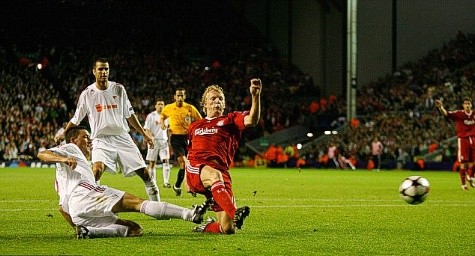 Dirk Kuyt ghi bàn thắng duy nhất cho Liverpool trong trận đấu được cho là đã bị dàn xếp từ phía Debrecen.