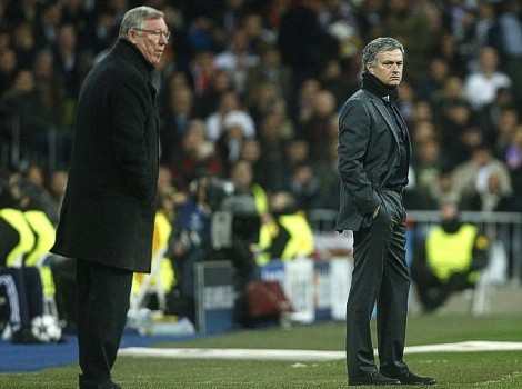 Mourinho và Ferguson có những cách tác động trọng tài rất khác nhau