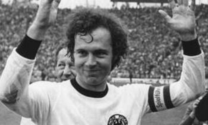 1. Franz Beckenbauer và Hans-Georg Schwarzenbeck: Beckenbauer không thành công một mình, ông có người bạn đồng hành Hans bên cạnh trong 5 năm trời. Họ cùng đến Bayern năm 1966 và 2 năm sau đoạt Bundesliga đầu tiên. Sự xuất sắc đưa họ từ Bundesliga 1971/72 tới chức vô địch C1 thứ 3 liên tiếp vào năm 1976. Và tất nhiên, họ có thêm EURO 1972 và World Cup 1974 với ĐT Tây Đức.