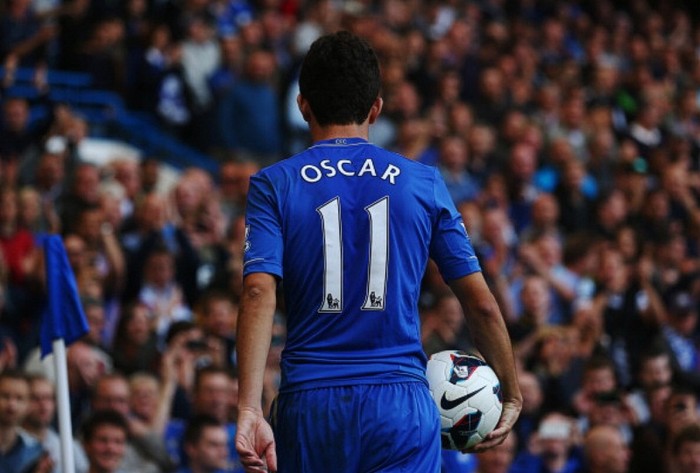 1. Oscar (Chelsea): Oscar đã ghi 1 bàn & 4 kiến tạo thành bàn ở Premier League, cùng với đó là 5 bàn thắng ở Champions League. Anh trung bình ghi 1.4 kiến tạo/trận và chuyền chính xác 84.2%. Có một điều không nhiều người biết, Oscar chính là tiền vệ tấn công có thành tích phòng ngự tốt nhất Premier League với trung bình 2.3 pha cướp bóng. Nếu Oscar tiếp tục thể hiện phong độ hiện tại, anh sẽ sớm trở thành một ngôi sao lớn.