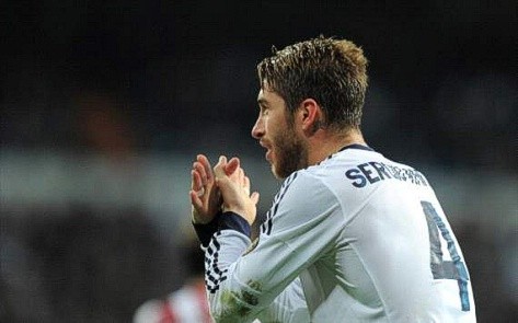 Ramos bỏ lọt Danny Welbeck trong trận lượt đi giữa Real Madrid và Manchester United