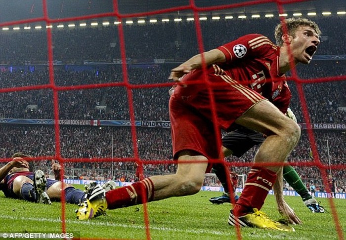 Thomas Muller mở tỷ số cho Bayern phút 25 từ một cú đánh đầu