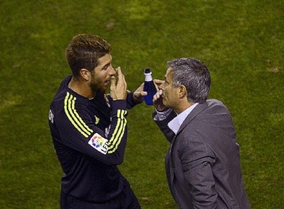 Ramos vẫn còn may mắn không bị Mourinho thẳng tay gạch tên khỏi đội hình đá trận chung kết Copa del Rey như Pepe