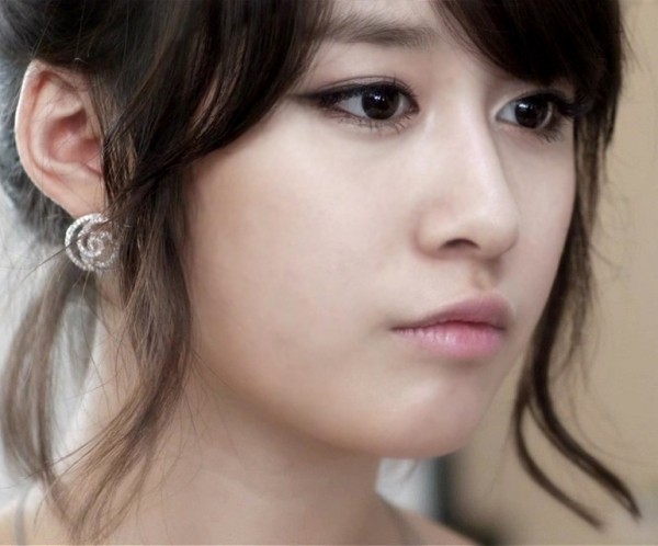 Ji Yeon’T-ara được mệnh danh là “tiểu Kim Tae Hee” sở hữu vẻ đẹp rất hiền hậu với đôi môi cong cớn trẻ con.