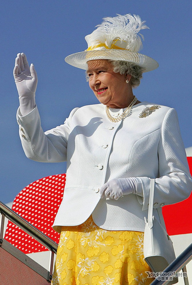 Lên ngôi từ năm 1952, đến nay đã được 60 năm, Nữ Hoàng Elizabeth vẫn luôn được mọi người yêu quý và tôn trọng bởi tài năng và đức hạnh của mình.