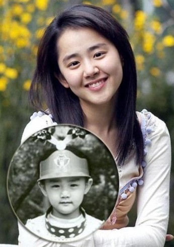 Moon Geun Young năm nay đã 24 tuổi nhưng “cô em gái quốc dân” này vẫn đáng yêu như một cô bé. Với nụ cười sáng và ánh mắt ngây thơ Moon Geun Young được đánh giá là một trong những diễn viên thế hệ 8x tài năng và xinh đẹp của điển ảnh Hàn Quốc.