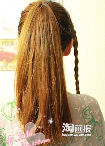 Kiểu 2: Búi tóc cao. Buộc tóc cao, chỉ trừ lại một phần tóc nhỏ phía trước bên phải để tết lại thành một múi nhỏ.