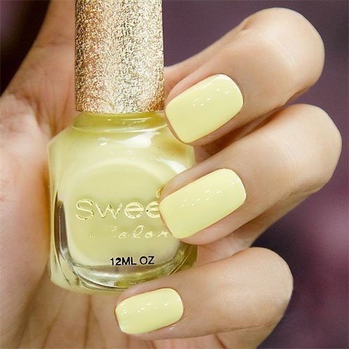 Màu vàng mơ dịu dàng, nền nã. Chúc bạn chọn được màu sơn móng phù hợp cho mình! Xem thêm: Nail xinh, điệu cho bạn gái / Bộ sưu tập váy xinh chào hè 2012.