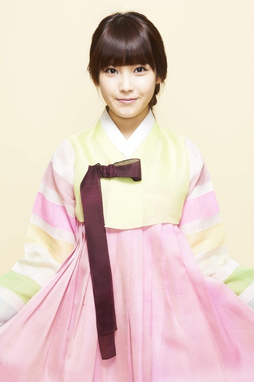 Một chân dung về "em gái quốc dân" mới của cô nàng IU dễ thương đang dần thay thế đàn chị 8x Moon Geun Young.