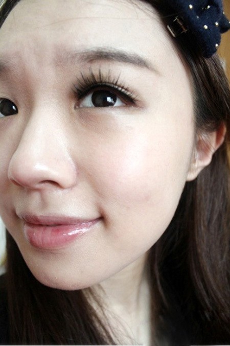 Gắn thêm lông mi giả nếu bạn muốn đôi mắt mình cuốn hút hơn. Xem thêm: Người đẹp Trung Hoa "tỏa sáng" trên bìa tạp chí TrendsHealth