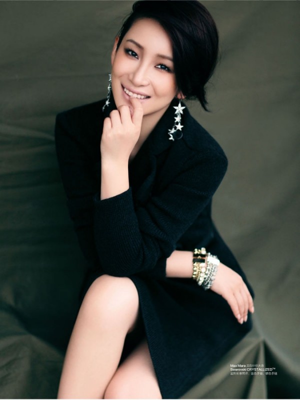 Tần Hải Lộ là bà bầu thời trang nhất Trung Quốc, được báo chí đánh giá rất cao về gout thẩm mỹ và phong cách trang điểm cho đôi mắt một mí. Ảnh: baidu Xem thêm: Khi 'Nữ hoàng đồ hiệu' mất đặc quyền diện đồ độc