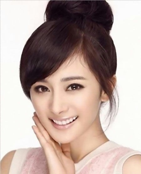 Dương Mịch được mệnh danh là "mỹ nữ đôi mắt đẹp nhất Trung Quốc", đôi mắt của cô vừa to, vừa tròn rất đẹp.