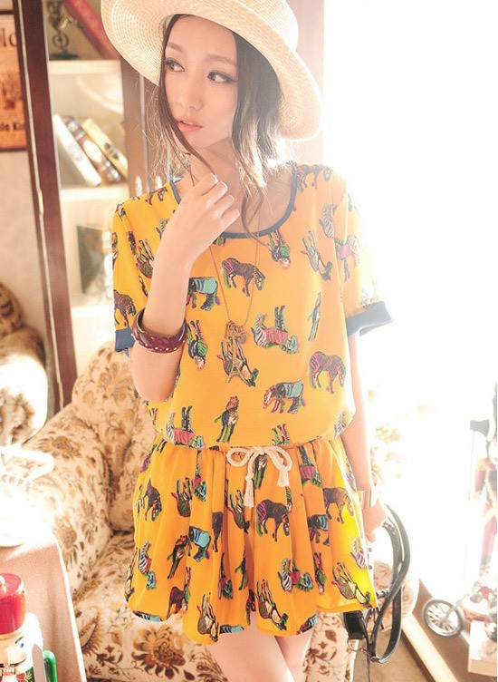 Váy vàng ngắn duyên dáng, trẻ trung và điệu đà cho mùa hè. Xem thêm: Xinh xinh với váy maxi "du hí" biển xanh