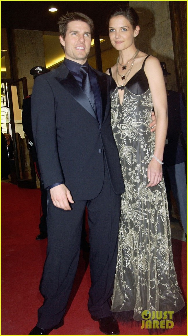 Sau gần sáu năm chung sống và có với nhau một cô con gái xinh xắn, Tom Cruise và Katie Holmes - một trong những cặp đôi vàng của Hollywood - đã chính thức chia tay. Hãy nhìn lại những hình ảnh với phong cách thời trang của họ nhé.