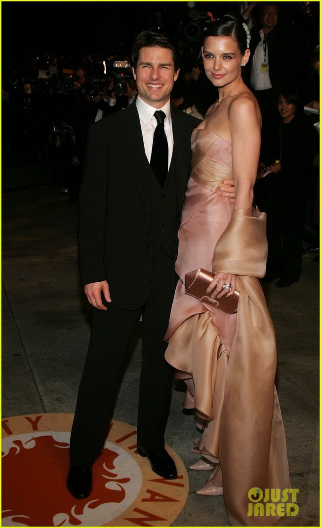 Tuy nhiên có nhiều lúc đôi chân dài của Katie Holmes lại "dìm hàng" Tom Cruise đứng bên cạnh.