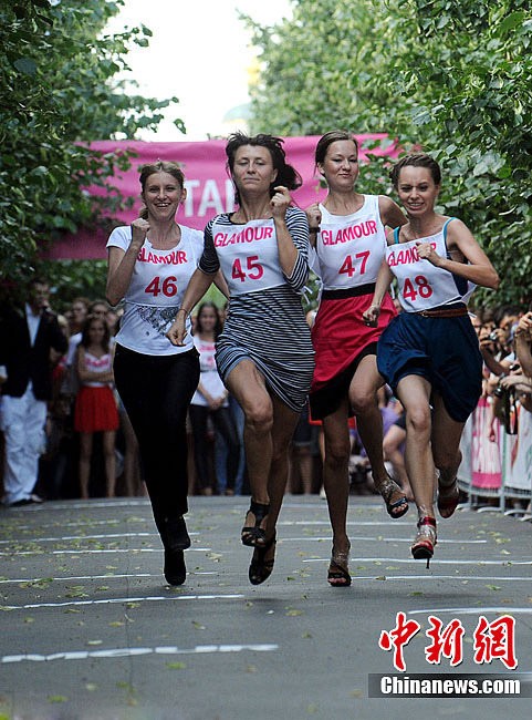 Đầu tháng 7 vừa qua tại thành phố Moscow xinh đẹp của nước Nga đã diễn ra một cuộc "chạy đua với giày cao gót".