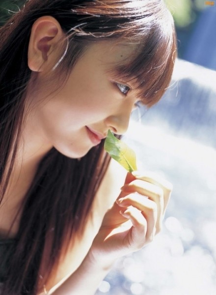 Cô gái Nhật Yui Aragaki thanh thuần, dễ thương với vẻ đẹp dịu dàng.