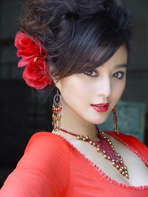 Hiện nay người đẹp Sơn Đông đang "thống trị" trên màn ảnh Hoa ngữ bởi sắc đẹp trời cho và khả năng diễn xuất.