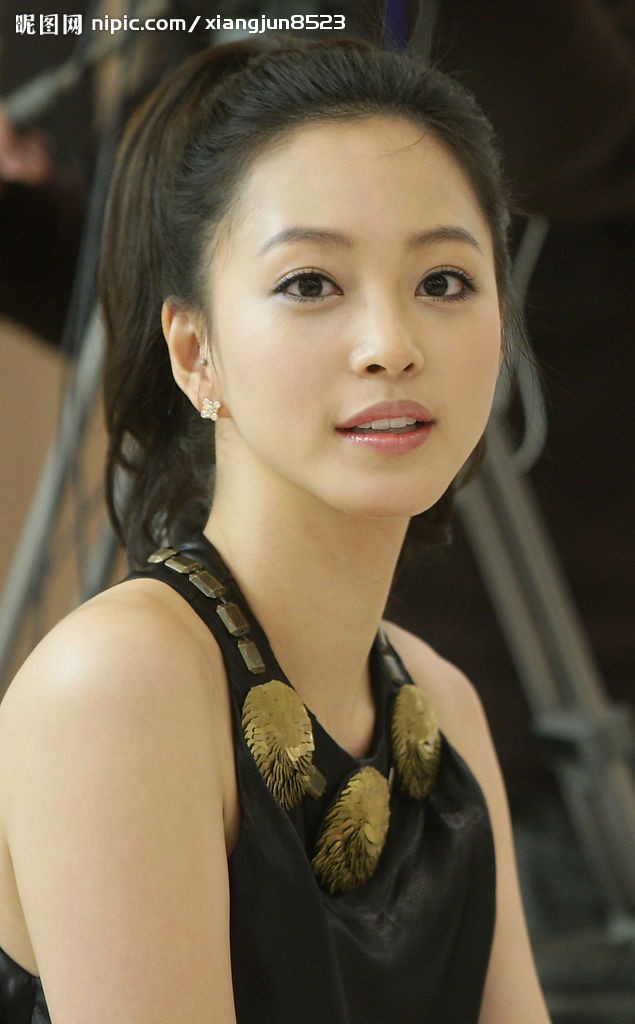 Han Ye Seul mang một vẻ đẹp rất hiện đại, cá tính.