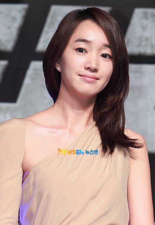 Soo Ae được mệnh danh là "nữ hoàng phim bi" khi lấy đi không biết bao nhiêu nước mắt của người xem với vai diễn trong bộ phim truyền hình ''A Thousand Days' Promise".