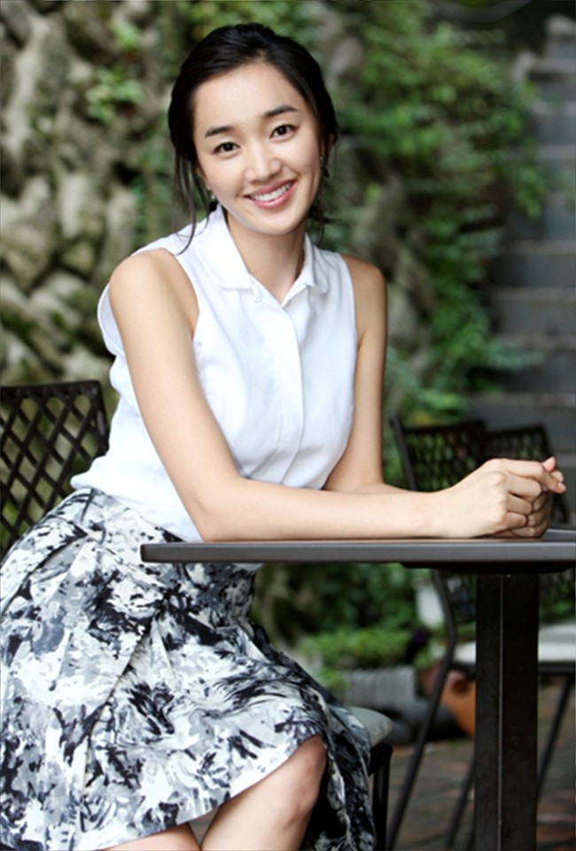 Nhờ nụ cười duyên và khuôn mặt khả ái, Soo Ae ngày càng chinh phục được nhiều khán giả hơn.
