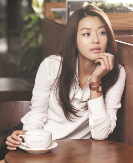 "Cô nàng ngổ ngáo" Jeon Ji Hyun với vẻ đẹp gợi cảm khiến bao chàng đều say đắm.