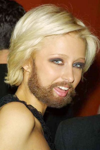Tóc ngắn, mắt xanh, da trắng cùng bộ râu quai nón cực kỳ nam tính, Paris Hilton cuốn hút hơn cả những anh chàng đích thực.