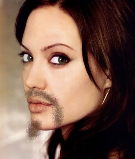 Angelina Jolie còn manly hơn cả đấng mày râu.
